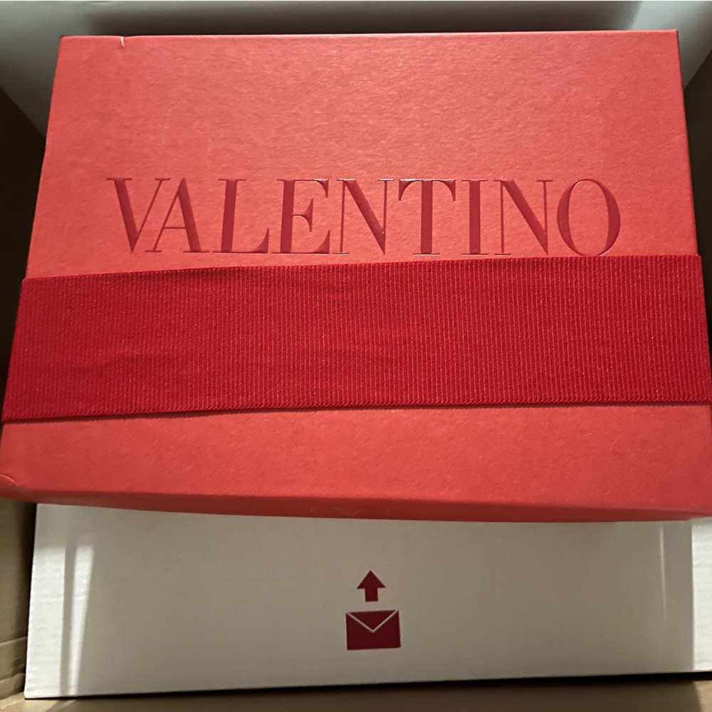 Valentino Reversible VLogo Signature Belt in Glossy Calkskin